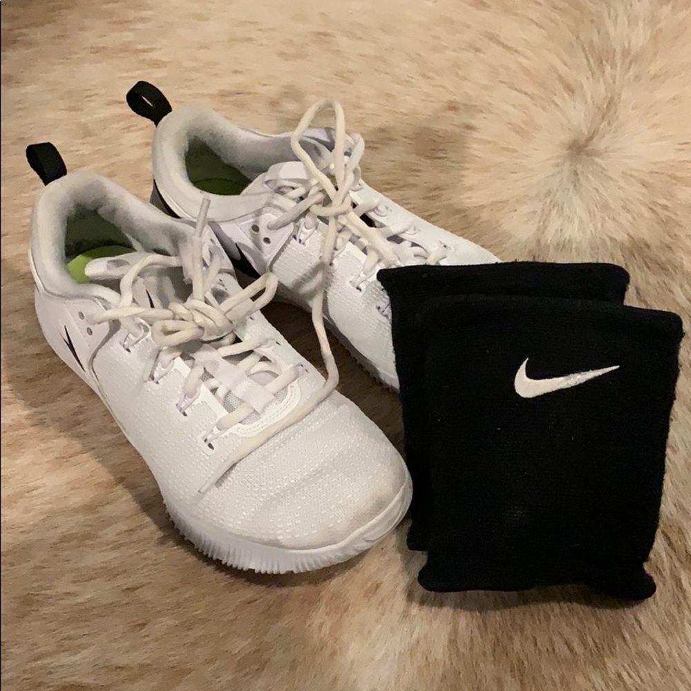 Nike Volleyball set with knee pads.